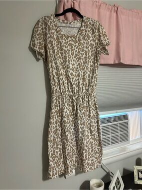 Old Navy Beige and White Leopard-Print Short Sleeve Dress Medium Tall